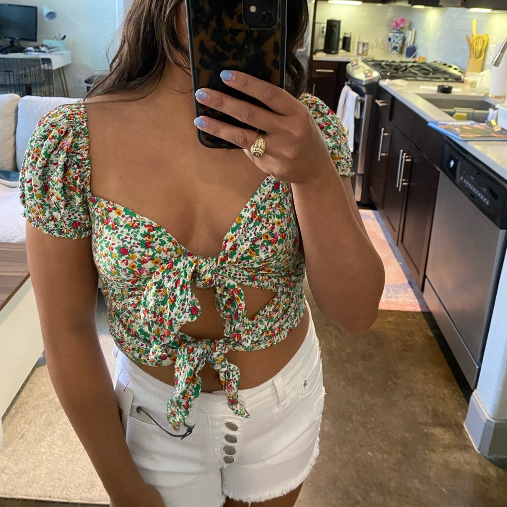 Green flower print tie top with puff sleeves